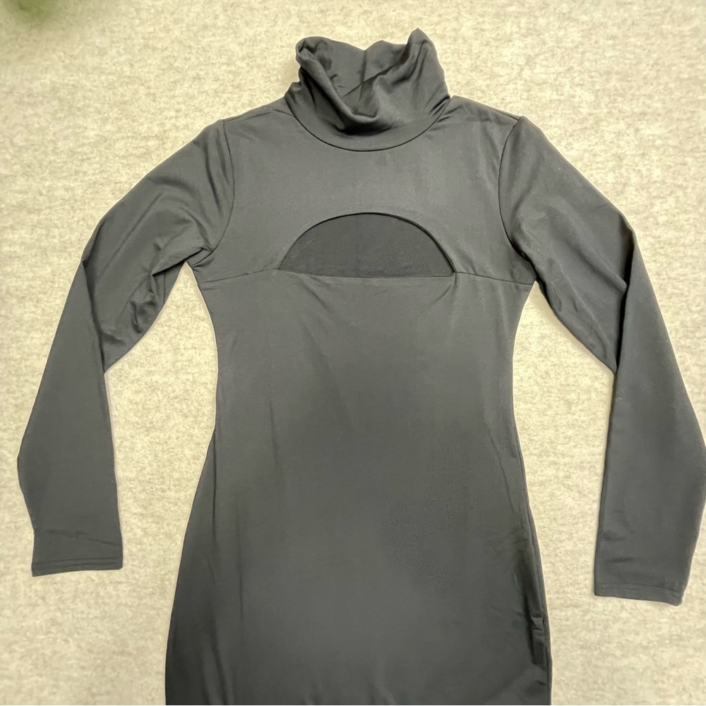 Peekaboo cutout bodycon black dress long sleeve
